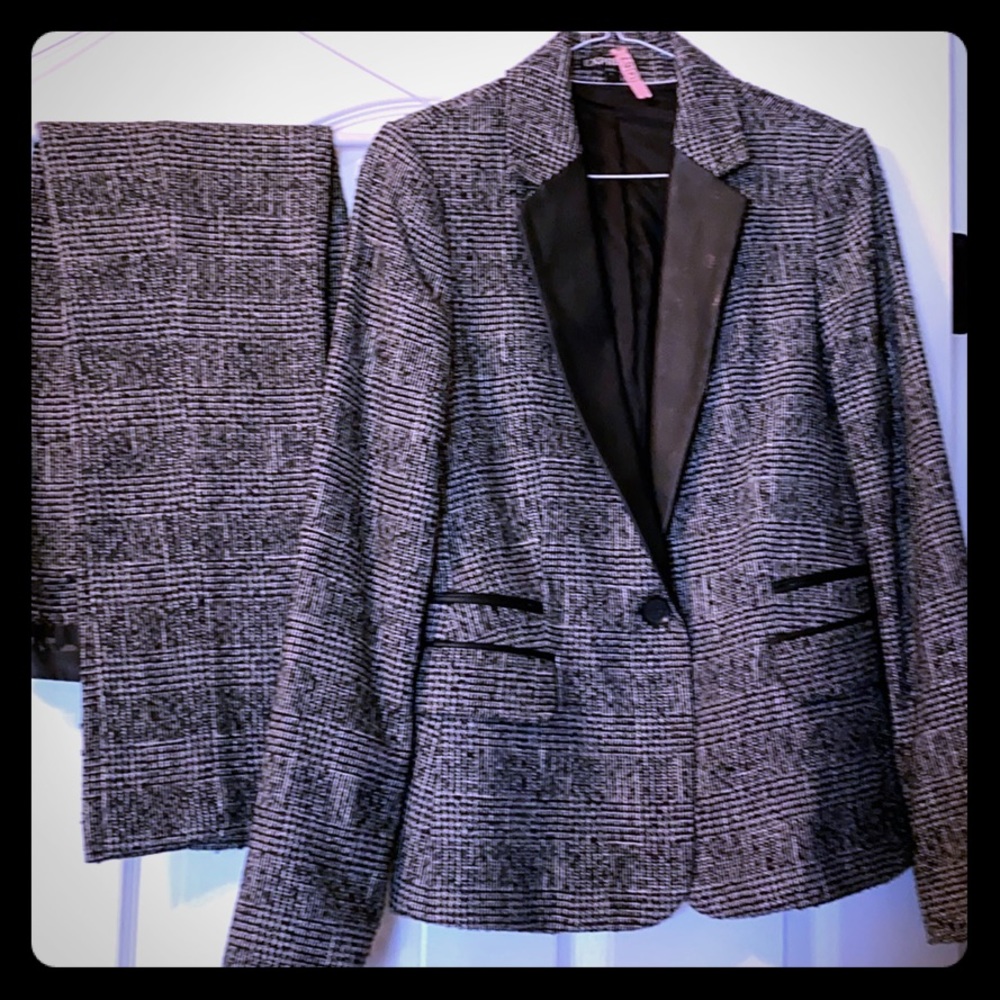 Classic pant suit faux leather details set outfit